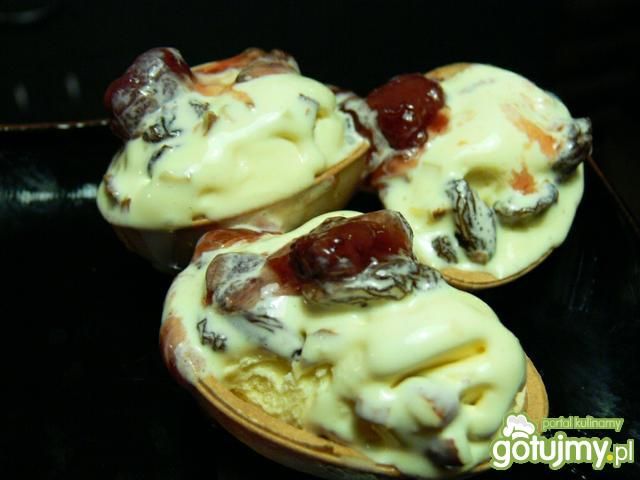 Lodowe skorupki z bakaliami