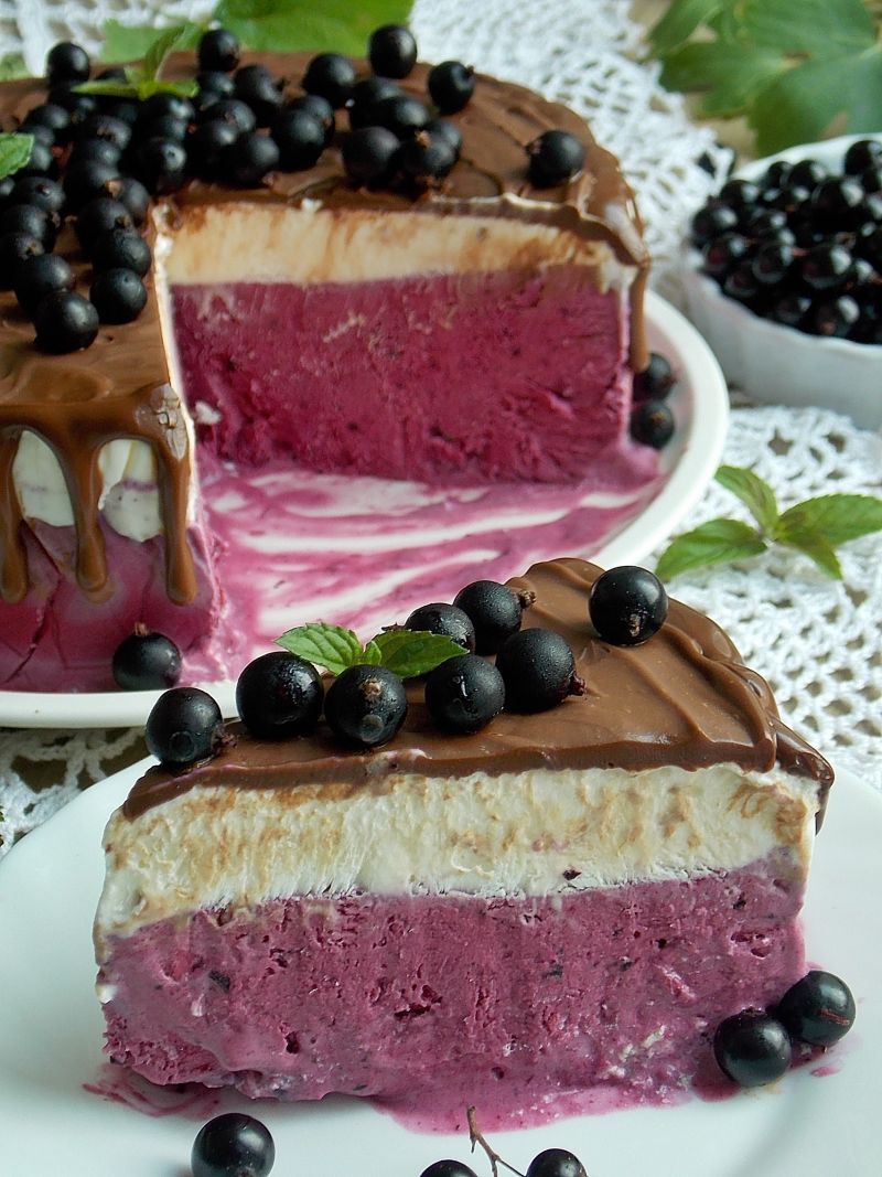 Lodowy tort z porzeczkami i polewą 