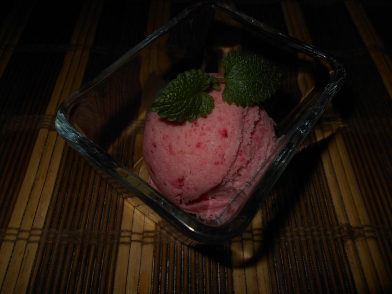 Lody ananasowo-truskawkowe