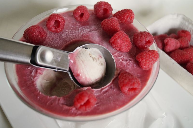 Lody bananowe z malinami