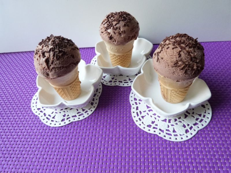 Lody czekoladowe z kremem nutella Lody czekoladowe z kremem nutella