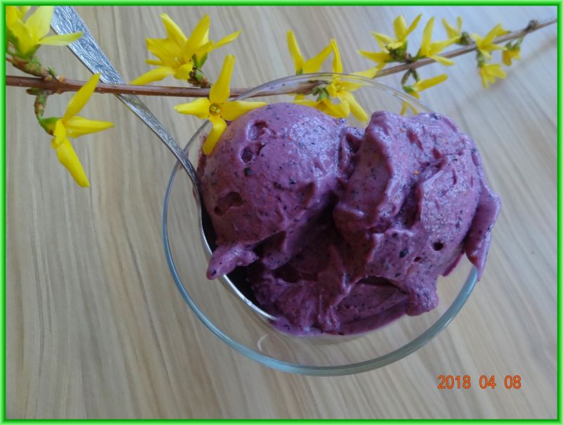 Lody jagodowo-bananowe Lody jagodowo-bananowe