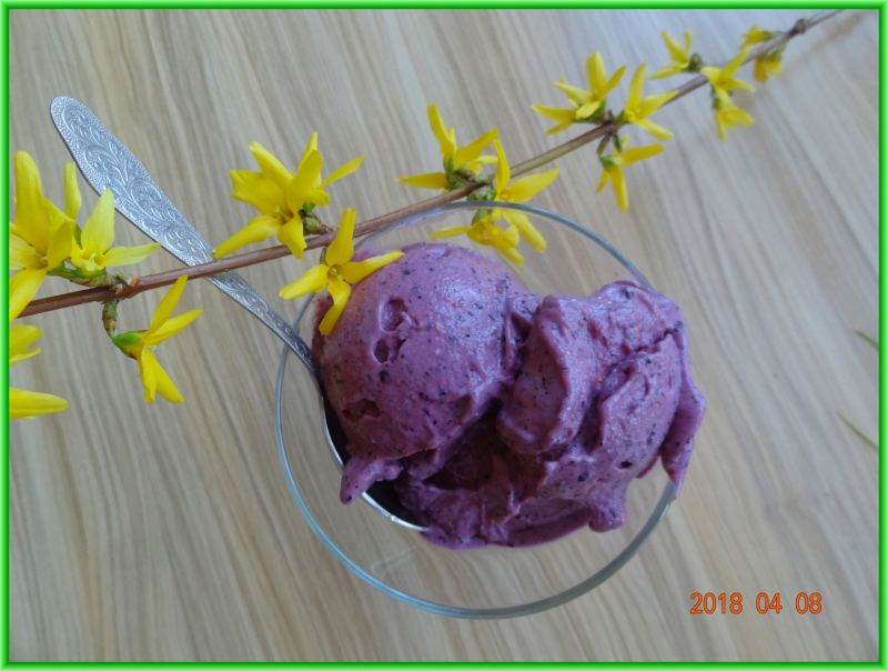 Lody jagodowo-bananowe Lody jagodowo-bananowe