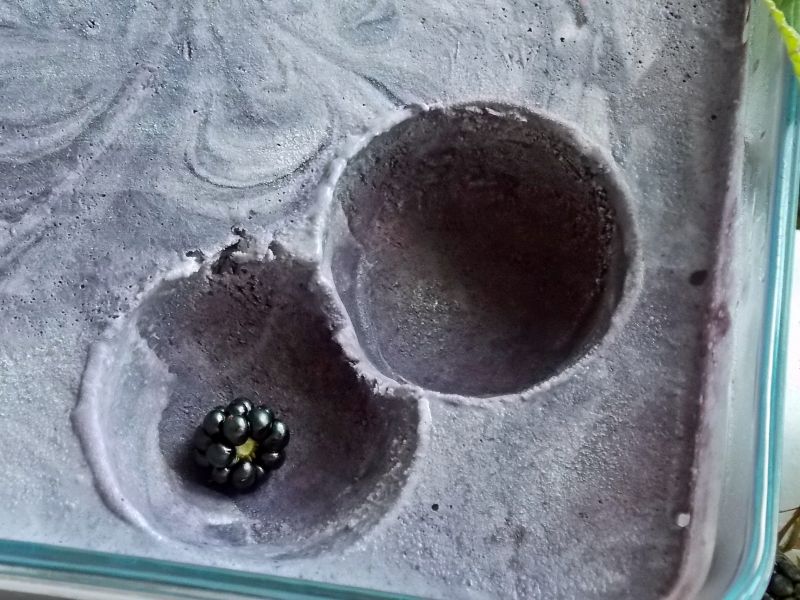 Lody jeżynowe bez jajek