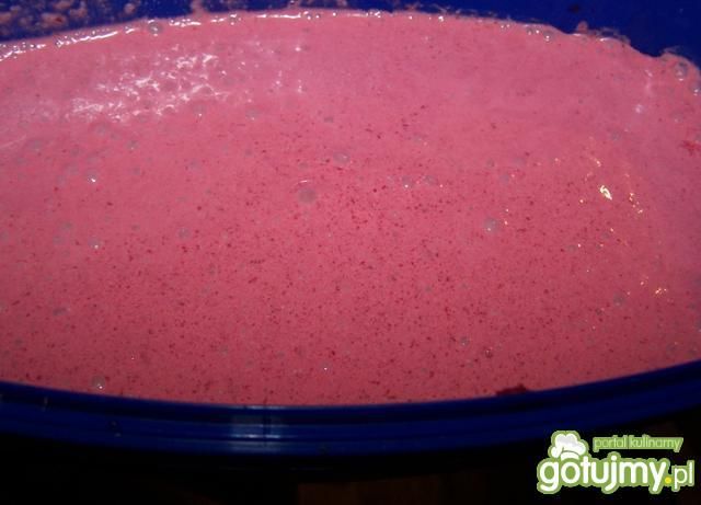 Lody malinowe. Lody malinowe.