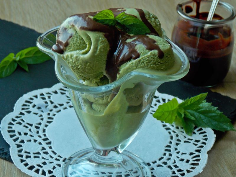 Lody miętowe z polewą czekoladową