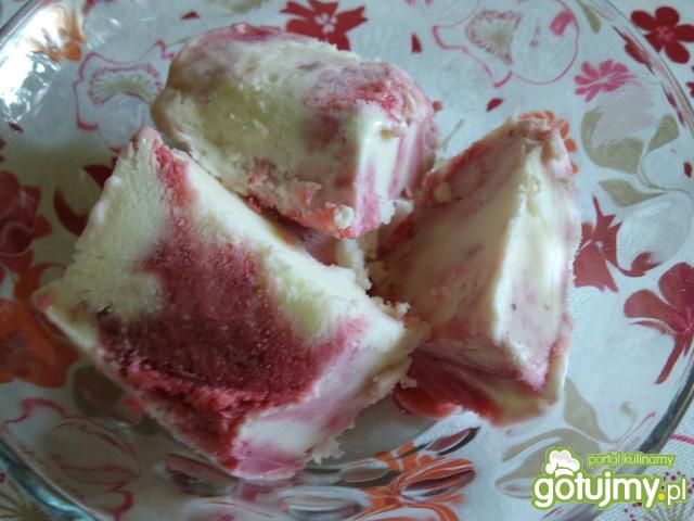 Lody mleczno-truskawkowe Lody mleczno-truskawkowe