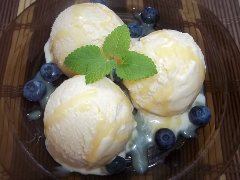 Lody o smaku białej czekolady Lody o smaku białej czekolady