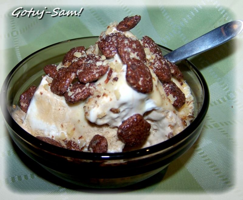 Lody orzechowe z chrupkami i adwokatem