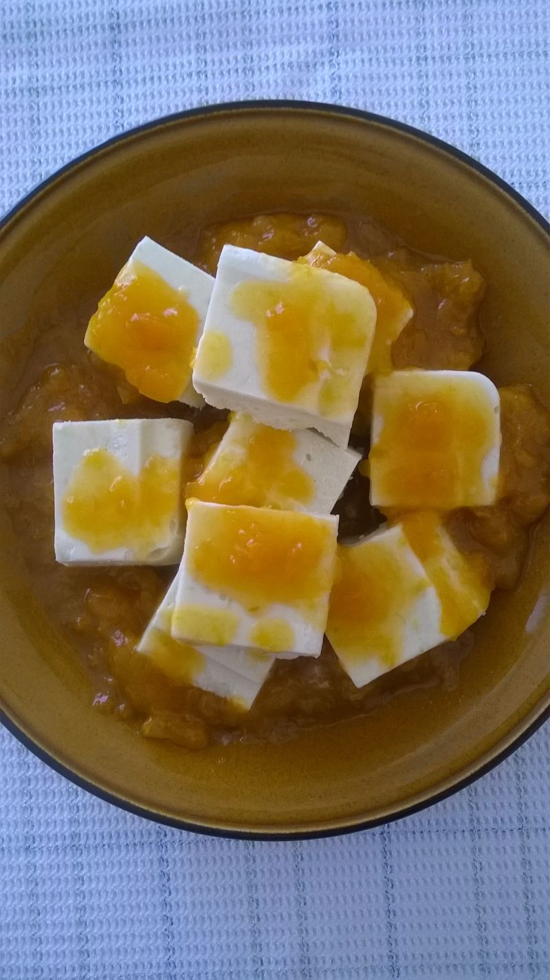 Lody rabarbarowa z musem morelowym Lody rabarbarowa z musem morelowym