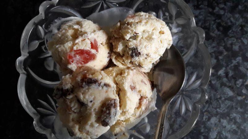 lody rumowe z bakaliami lody rumowe z bakaliami