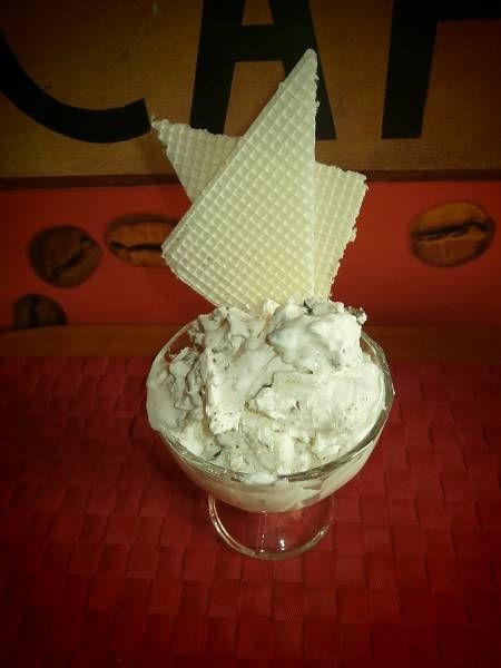 Lody śmietankowe z czekoladą "stracciatella"