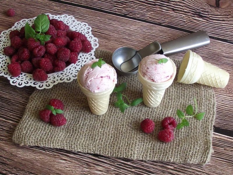 Lody śmietankowo malinowe