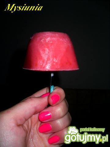 Lody truskawkowe na patyku Lody truskawkowe na patyku