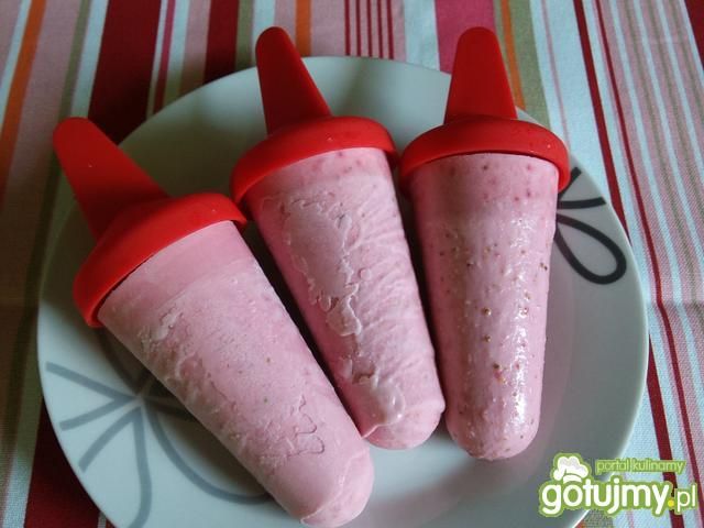 Lody truskawkowe na patyku Lody truskawkowe na patyku