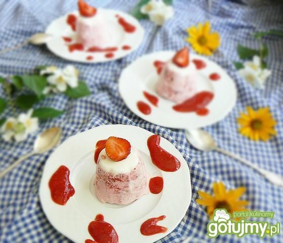  Lody truskawkowo-orzechowe