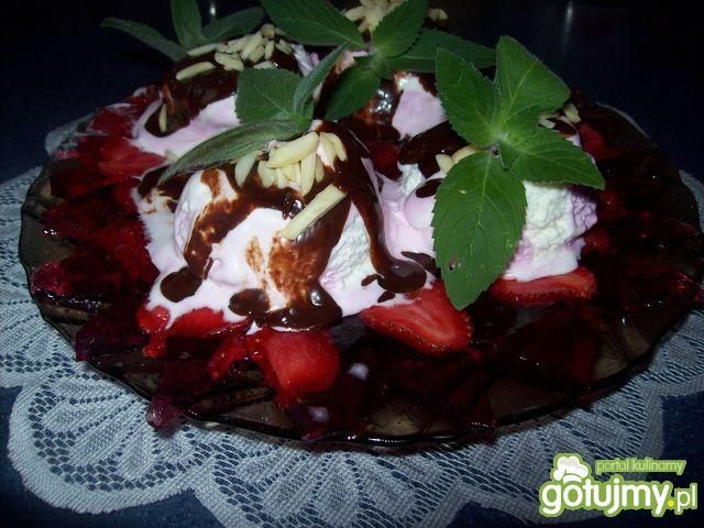 Lody w truskawkowej galaretce