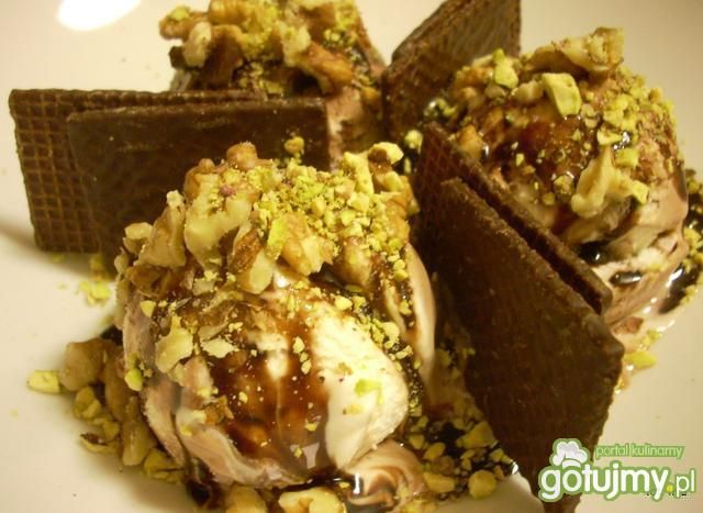 Lody z balsamico, chili i orzechami 