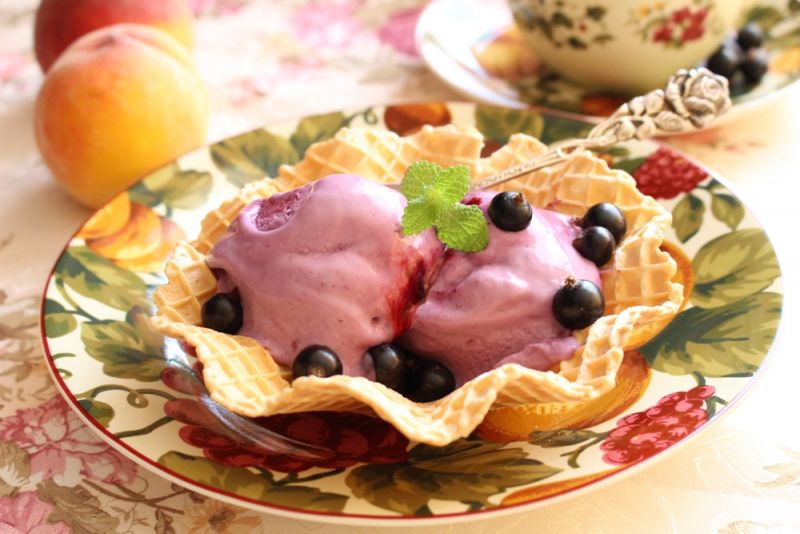 Lody z czarnej porzeczki Lody z czarnej porzeczki