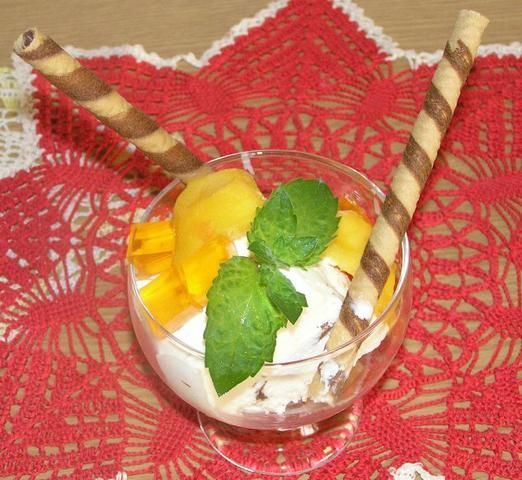 Lody z galaretką i brzoskwiniami Lody z galaretką i brzoskwiniami