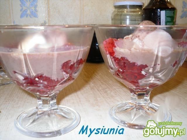 lody z galaretką i gorącą czekoladą 