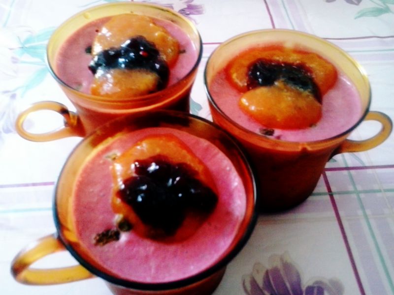 Lody z jagody kamczackiej i rodzynek.