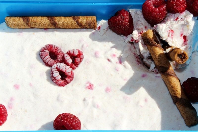 Lody z malinami i masłem orzechowym