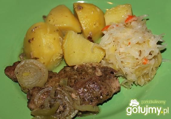 Łopatka duszona z cebulą