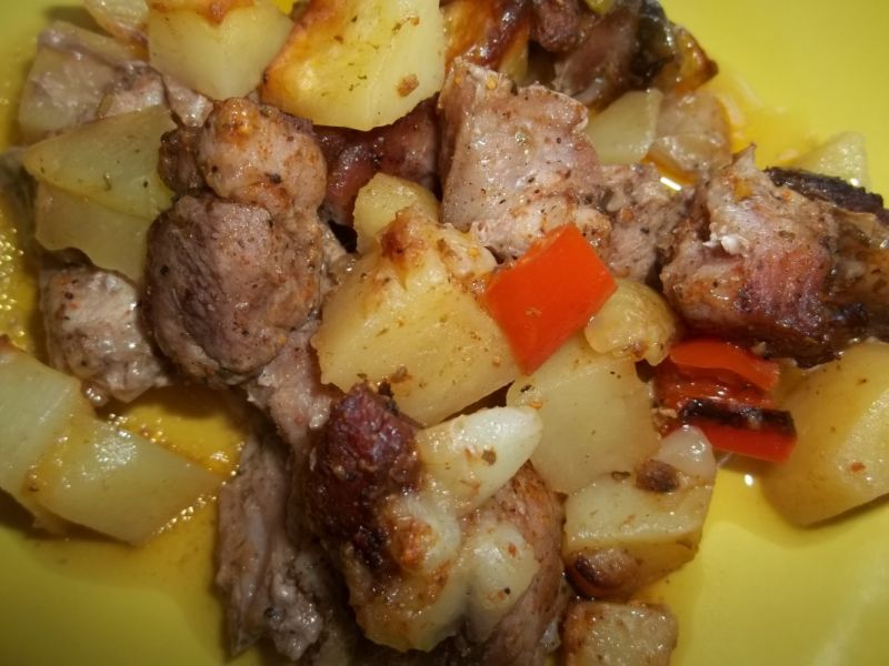 Łopatka pieczona w rękawie z warzywami