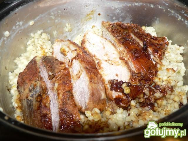 Łopatka pieczona z kaszą  Łopatka pieczona z kaszą