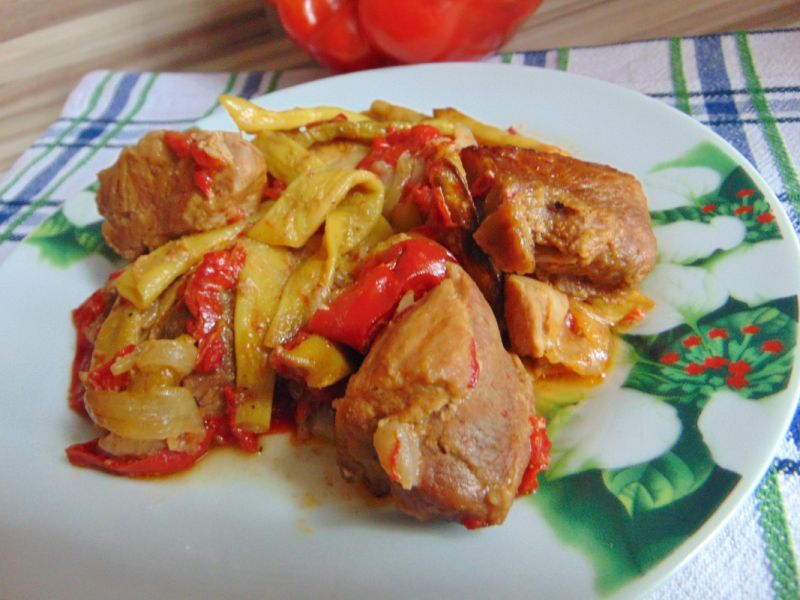 Łopatka pieczona z warzywami