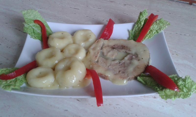 Łopatka w sosie chrzanowym