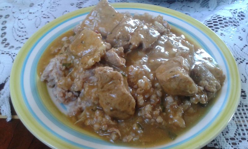 Łopatka w sosie paprykowo-pieczeniowym