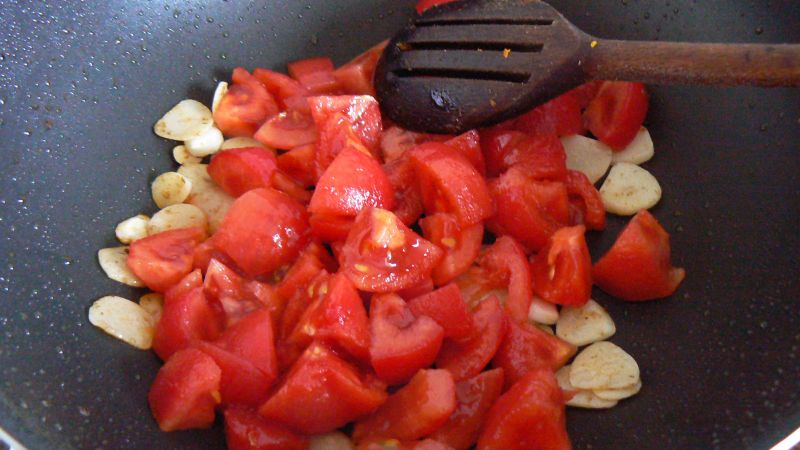 Łopatka w sosie z pomidorów i marchewki