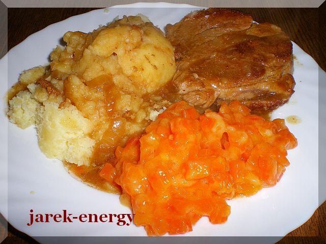 Łopatka w sosie wlasnym z cebulką Łopatka w sosie wlasnym z cebulką