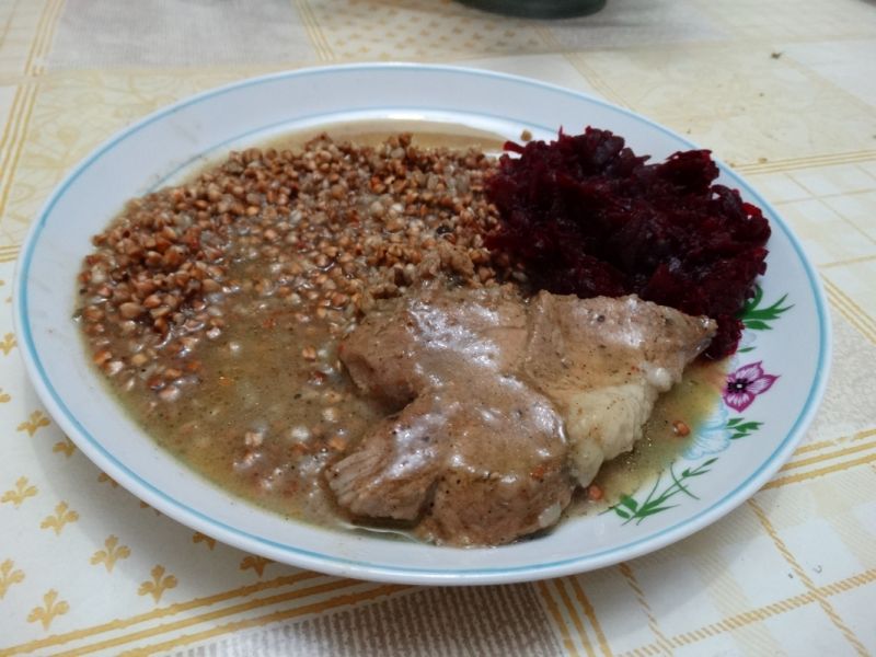 Łopatka w sosie z kaszą gryczaną