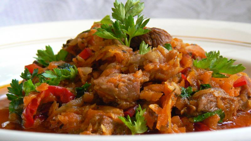 Łopatka wieprzowa duszona z warzywami