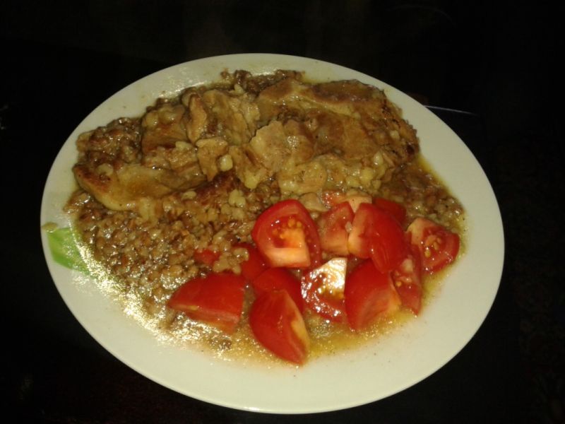 Łopatka wieprzowa z kaszą gryczaną