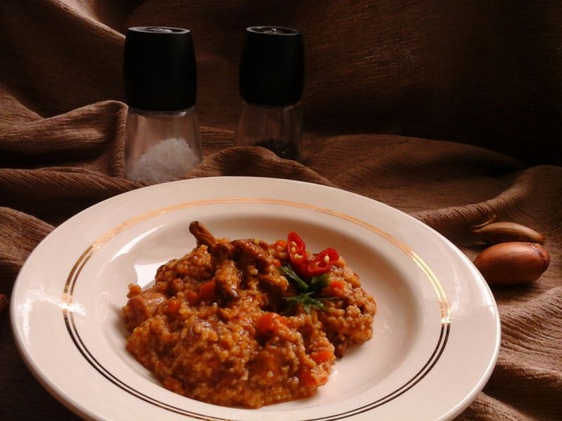 Łopatka wieprzowa z kurkami i kaszą jęczmienną Łopatka wieprzowa z kurkami i kaszą jęczmienną