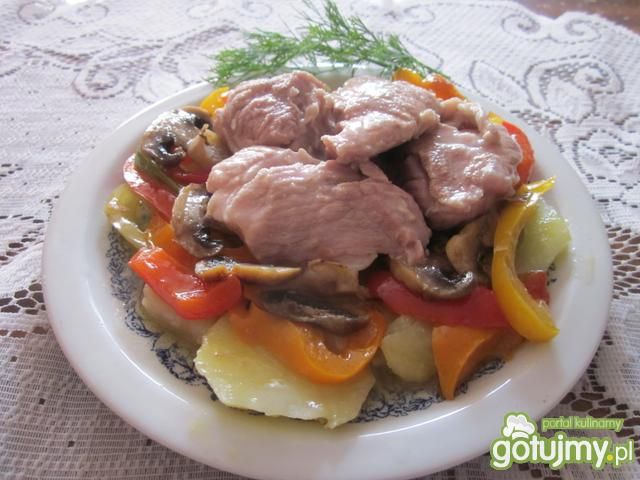 Łopatka z pieczarkami i papryką