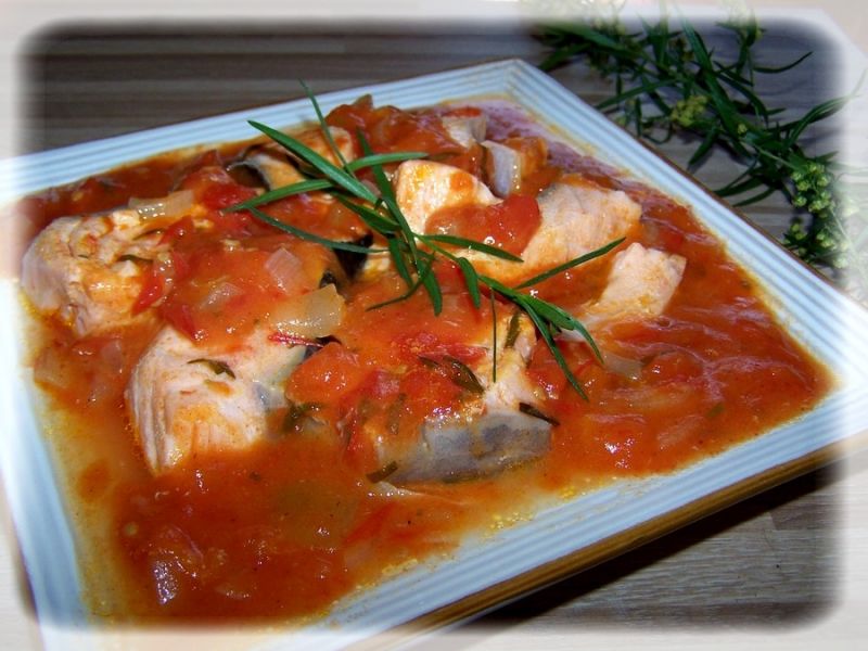 Łosoś duszony w pomidorach Łosoś duszony w pomidorach