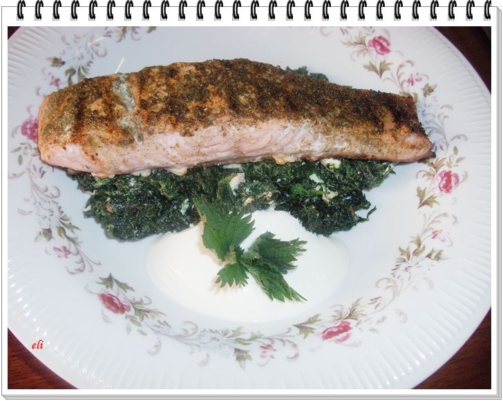 Łosoś Eli na pokrzywowej kołderce Łosoś Eli na pokrzywowej kołderce