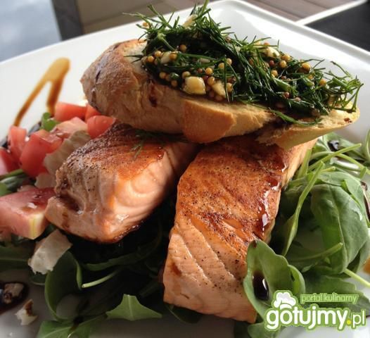 Łosoś grillowany z bruscettą