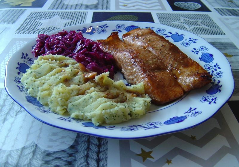 Łosoś marynowany w sosie teriyaki Łosoś marynowany w sosie teriyaki