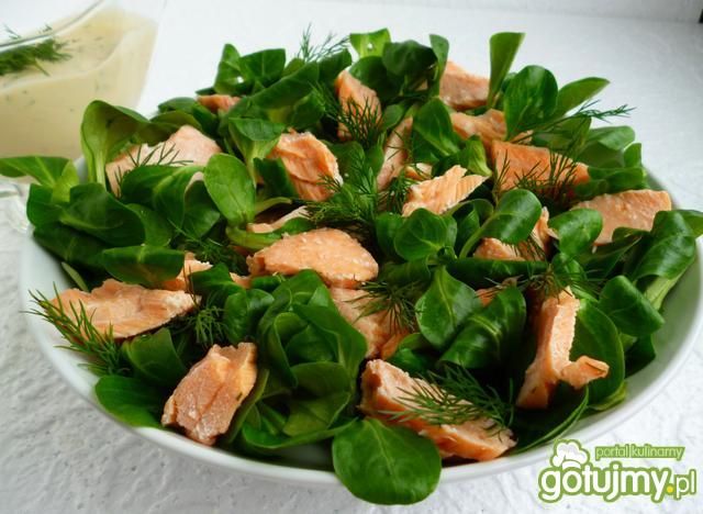 Łosoś na roszponce w koperkowym sosie Łosoś na roszponce w koperkowym sosie