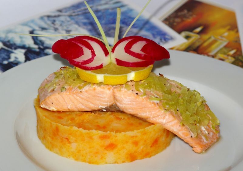 Łosoś na warzywnym purée