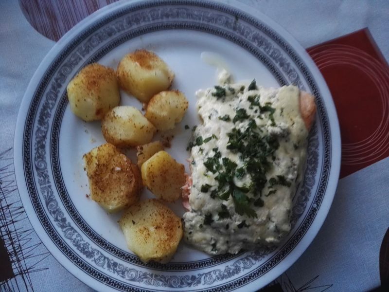 Łosoś otulony ciągnącą pierzynką