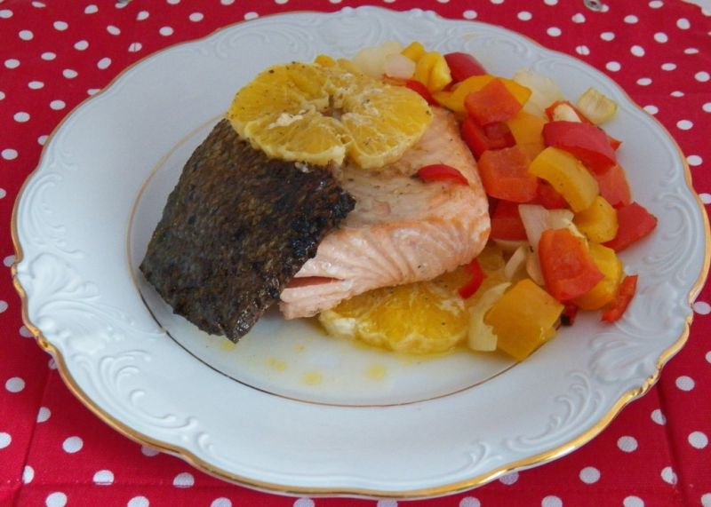 Łosoś pieczony na papryce Łosoś pieczony na papryce