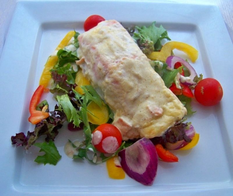 Łosoś pieczony w sosie na warzywach Łosoś pieczony w sosie na warzywach