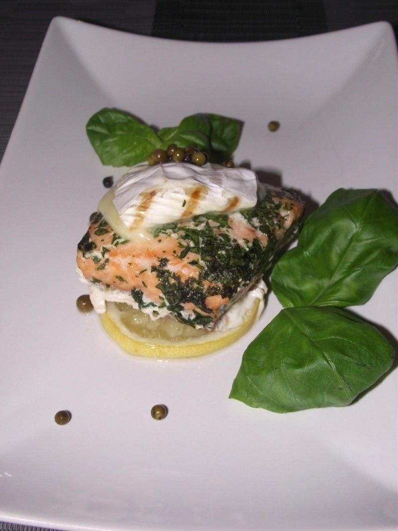 Łosoś pod camembert i pieprzem